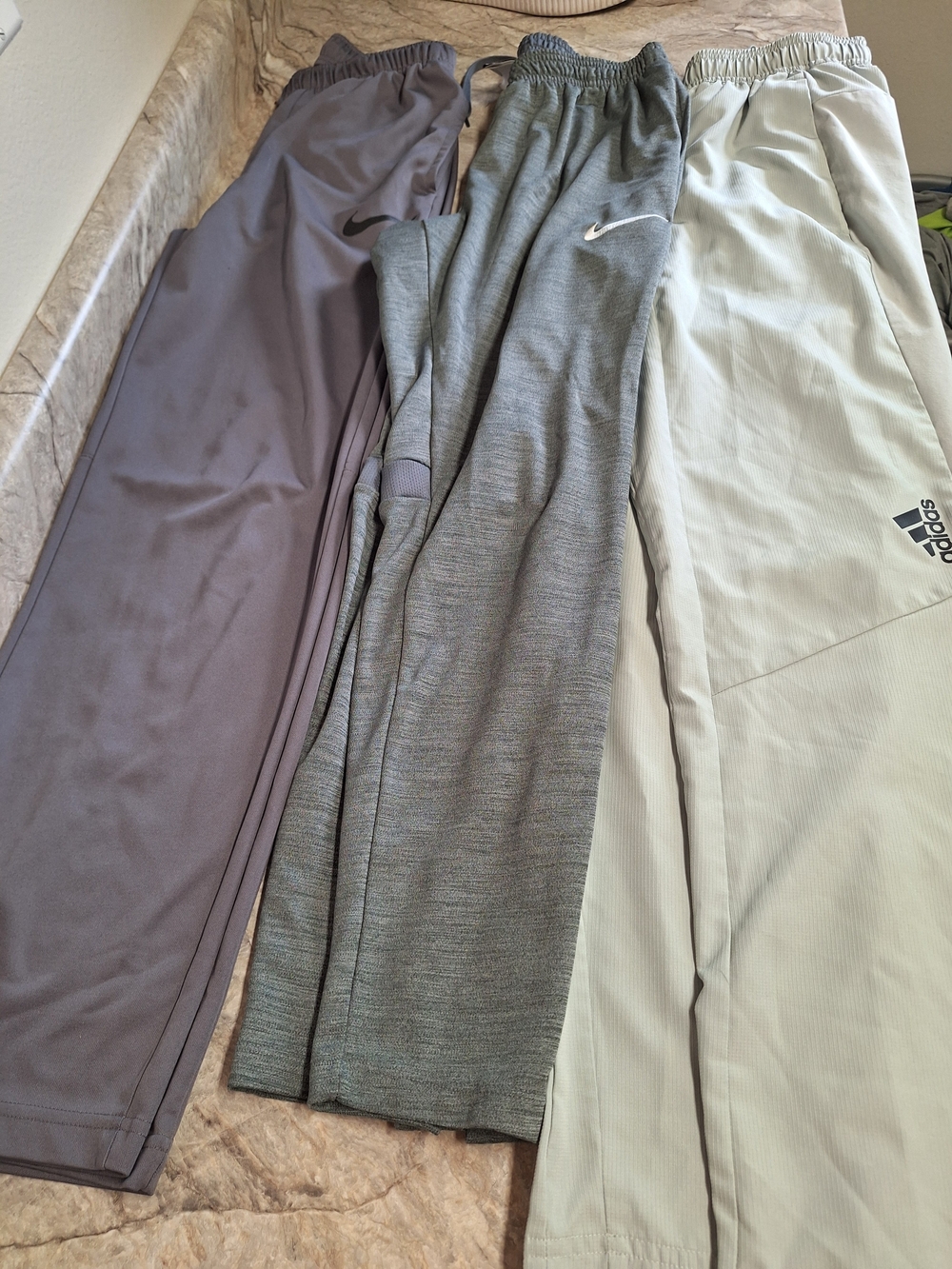 Men's Nike Gray Athletic Joggers Lot (Center), Size Medium